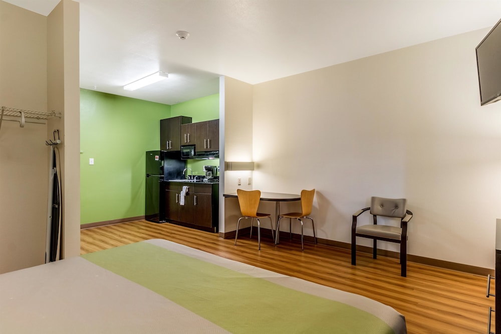 Super 8 by Wyndham Kenedy - photo 20