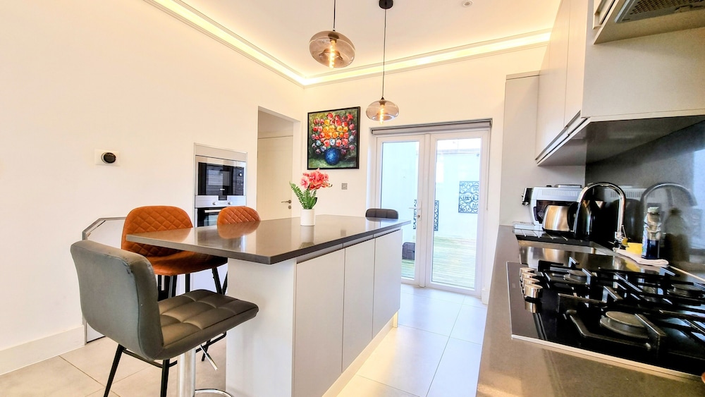 Surbiton Luxury Garden House 19 — 4-Star Luxury Hotel in Surbiton, United Kingdom