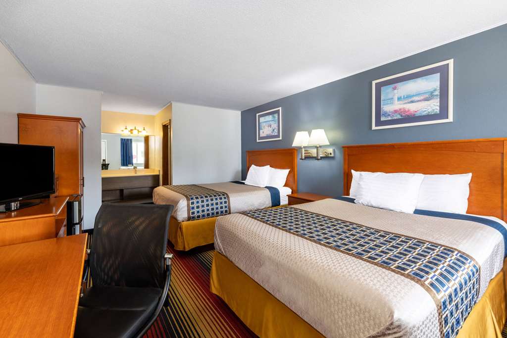 Travelodge by Wyndham Spirit Lake Okoboji - photo 12