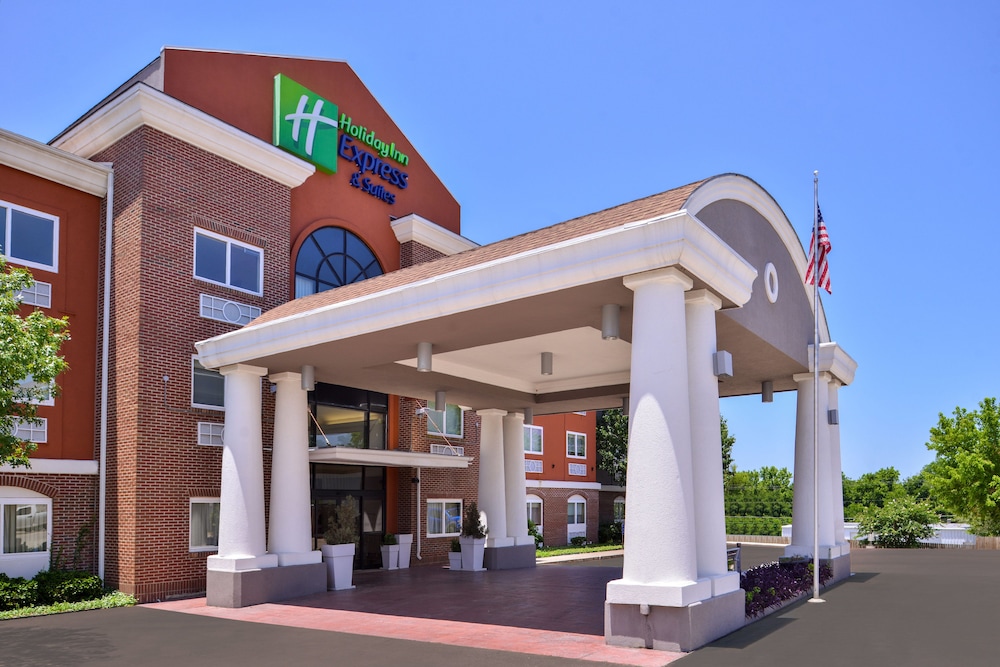 Holiday Inn Express Hotel Suites Elgin By Ihg — Elgin