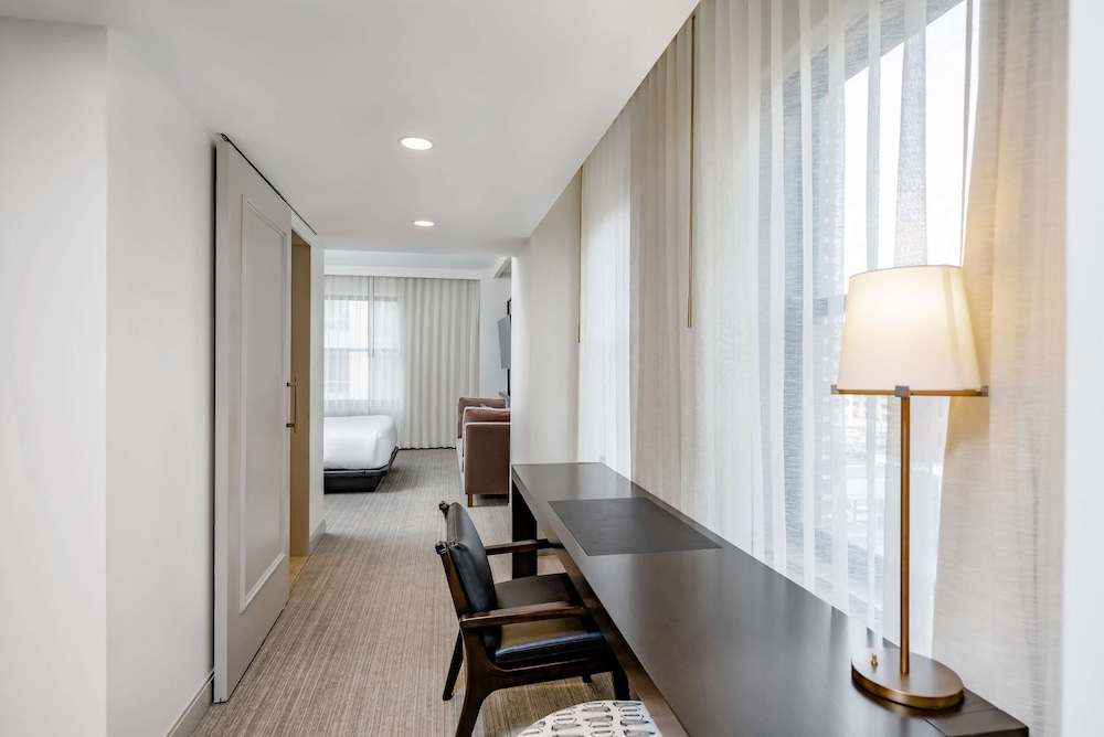 Hotel Fort Des Moines Curio Collection by Hilton - photo 23