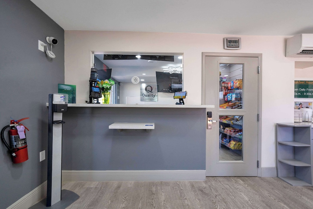 Quality Inn & Suites Airport Cruise Port Hollywood - photo 2