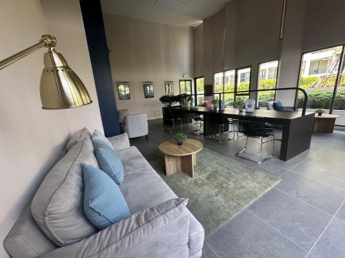 Brand New Condo Near Icon Siam
