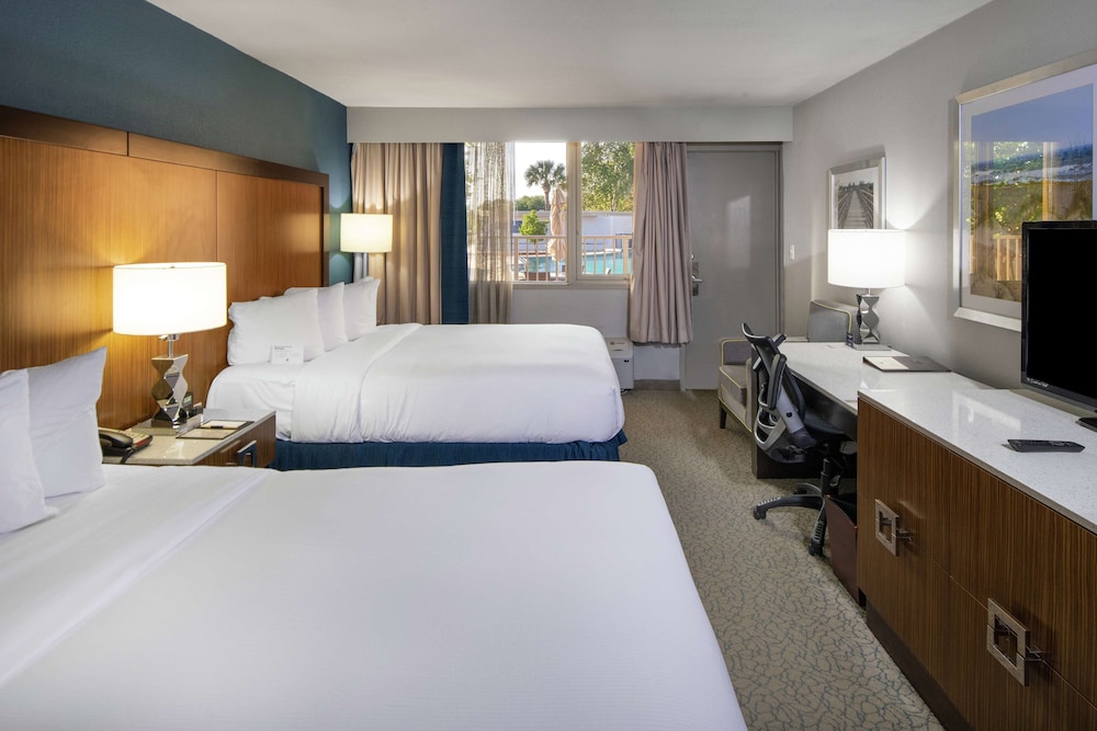 DoubleTree by Hilton Hotel Jacksonville Airport - photo 11