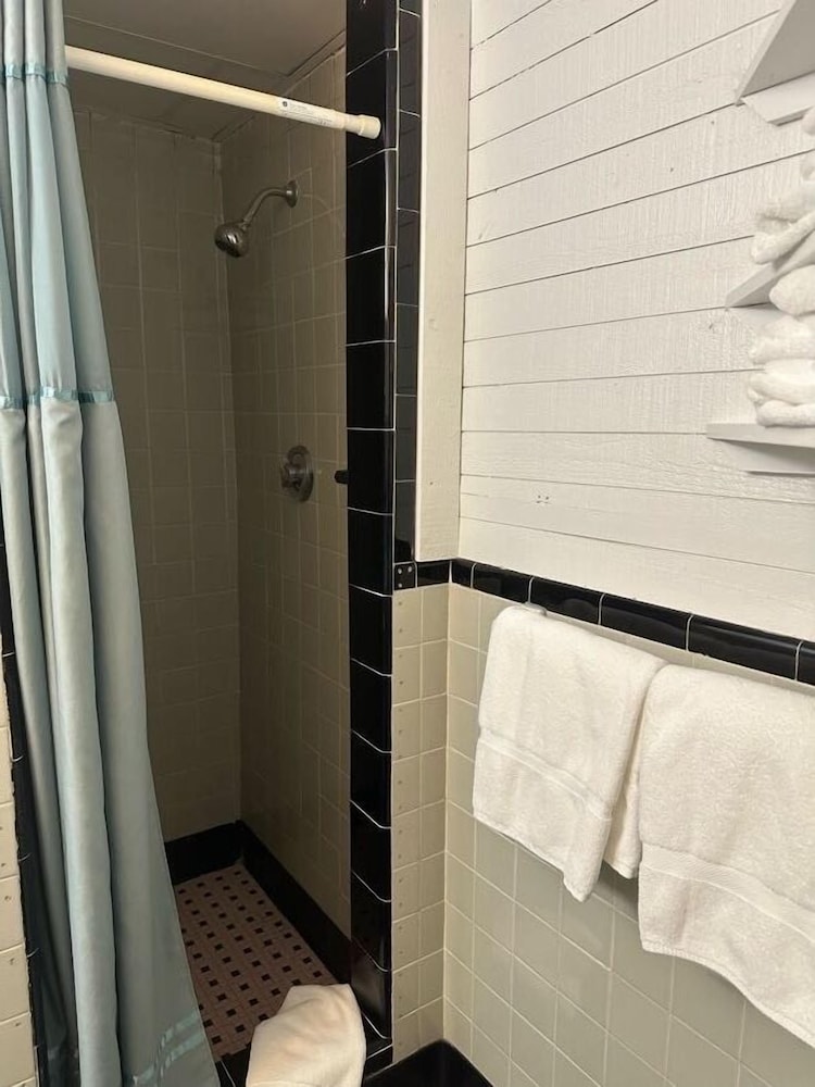 Vineyard Harbor Motel Private Beach - photo 298