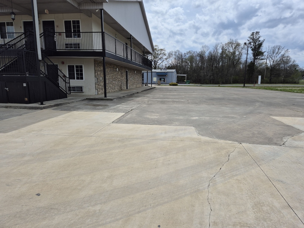 General Bragg Inn & Suites Chickamauga - photo 36