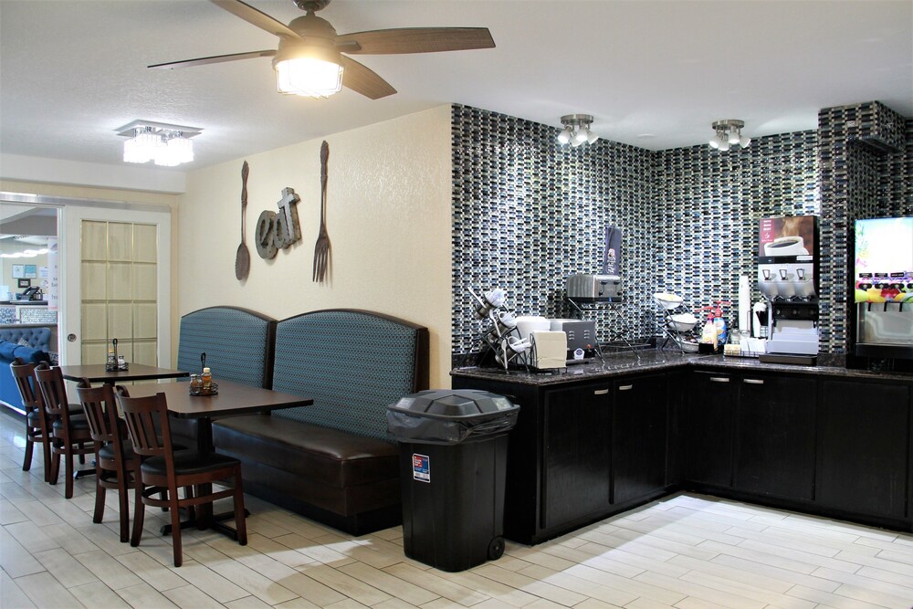 Baymont by Wyndham Stevens Point - photo 55
