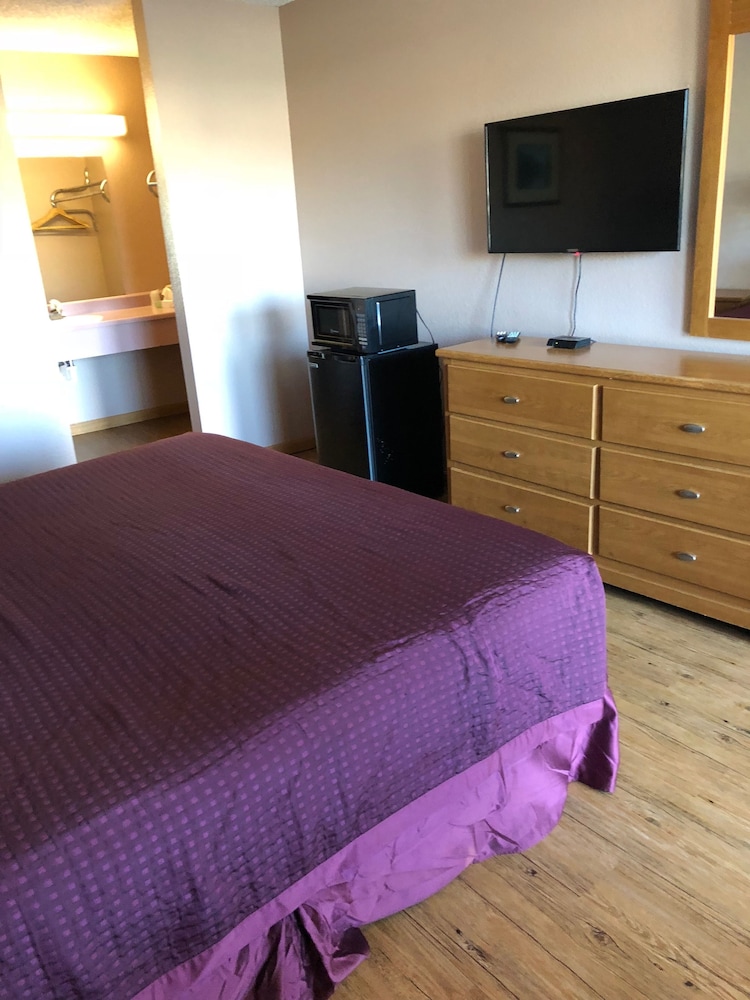 Sumner Motor Inn - photo 9