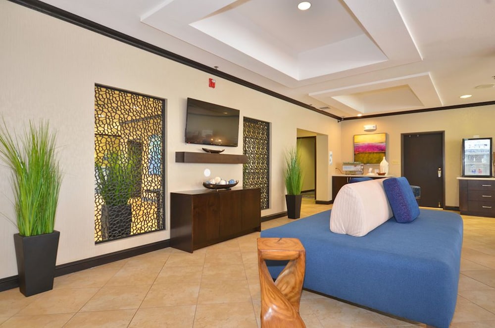 Holiday Inn Express & Suites Farmington by IHG - photo 38
