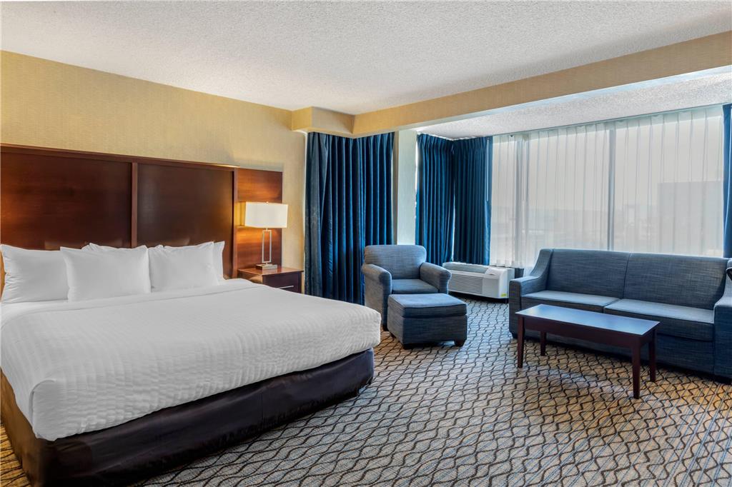 Clarion Hotel Anaheim Resort - photo 23