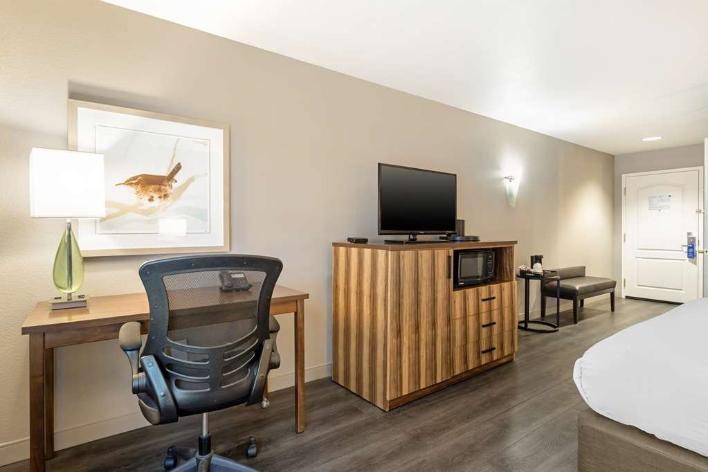 Best Western Cedar Inn & Suites - photo 18