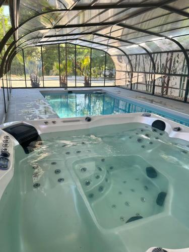 Le Domaine du Lavoir en privatisation — hotel in Marzy