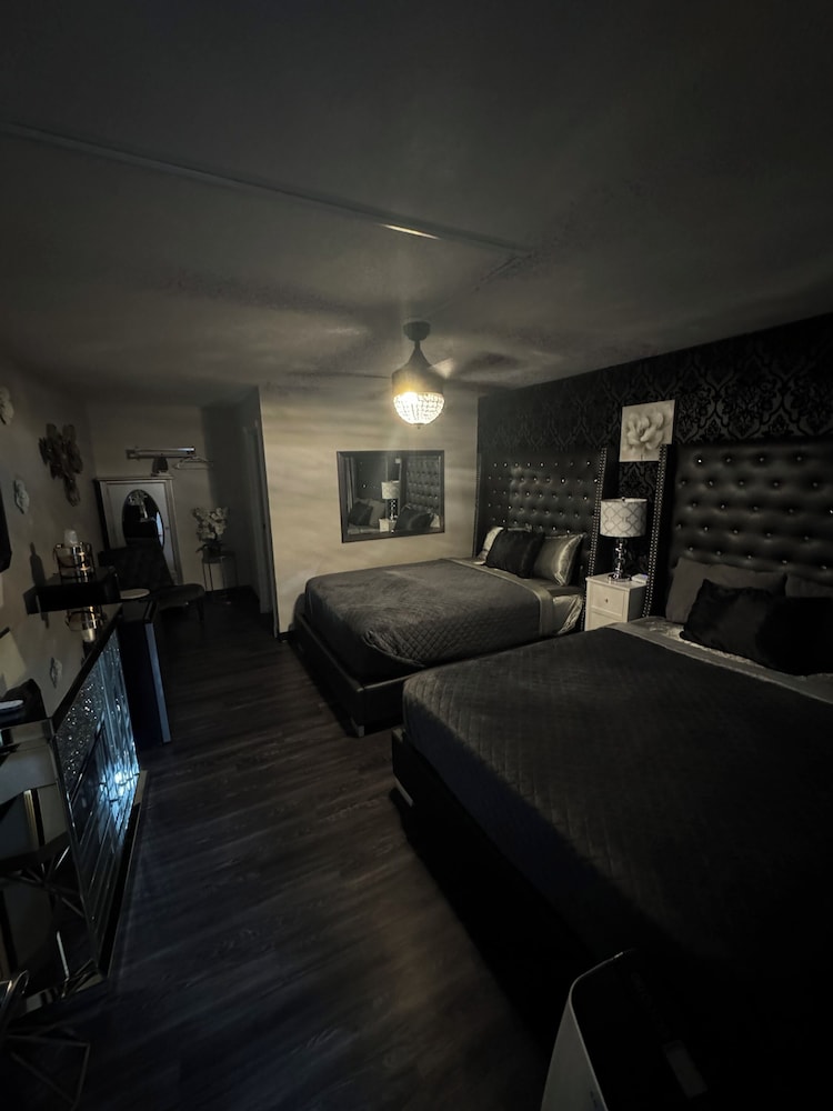 The Village Inn Hotel - photo 45