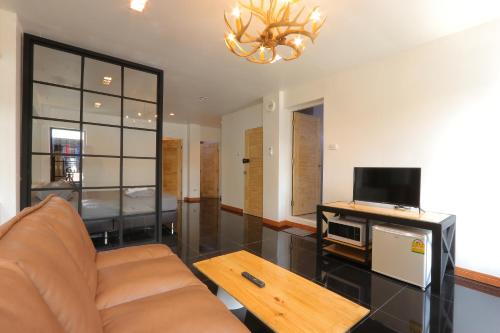 Baan33 check in by yourself code inbox 4fl behind Amazon cafe — 4-Star Luxury Hotel in Bangkok, Thailand