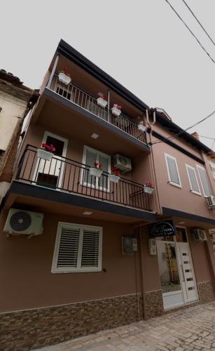 Old Town Inn - carbon neutral hotel in Pogradec