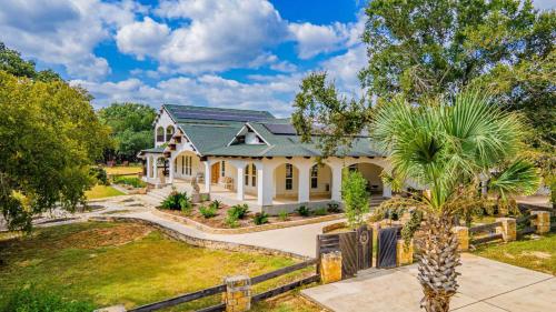 Casa Blanca in Texas Hill Country — 4-Star Luxury Hotel in Ingram, United States