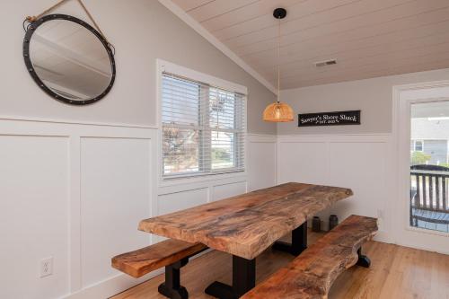 Sawyers Shore Shack by Oak Island Accommodations - photo 5