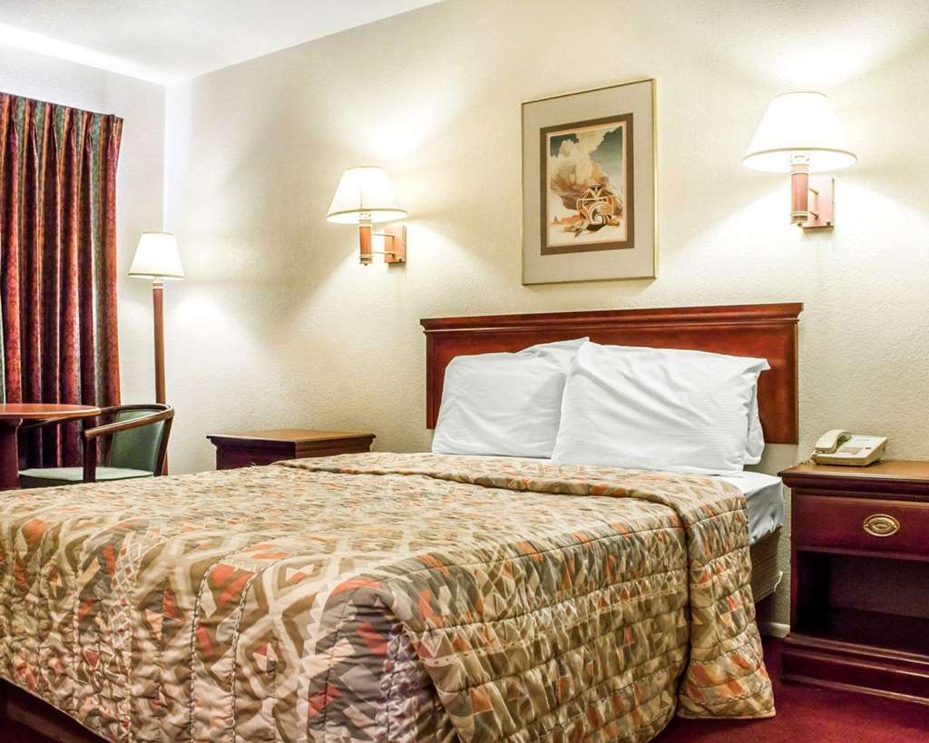 Rodeway Inn Winslow I 40 - photo 9