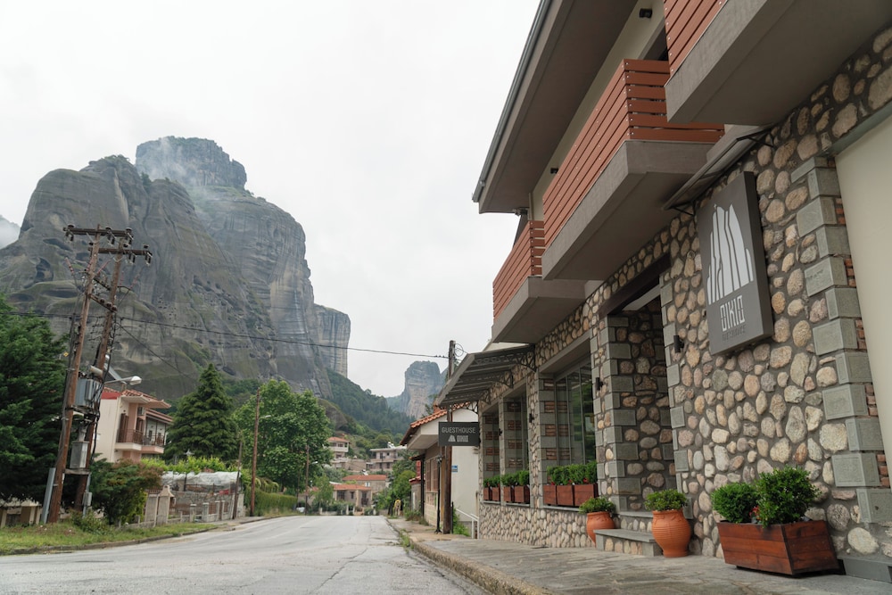 Oikia Guesthouse — 4-Star Luxury Hotel in Kalampaka, Greece