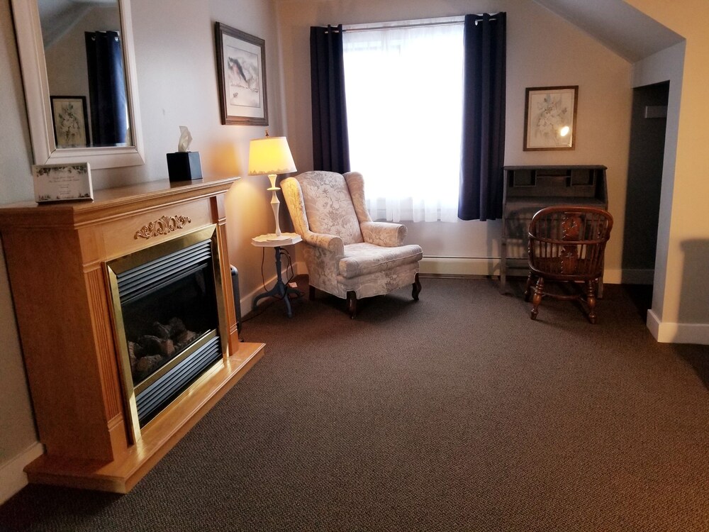 The Inn At Ellsworth Estate - photo 17
