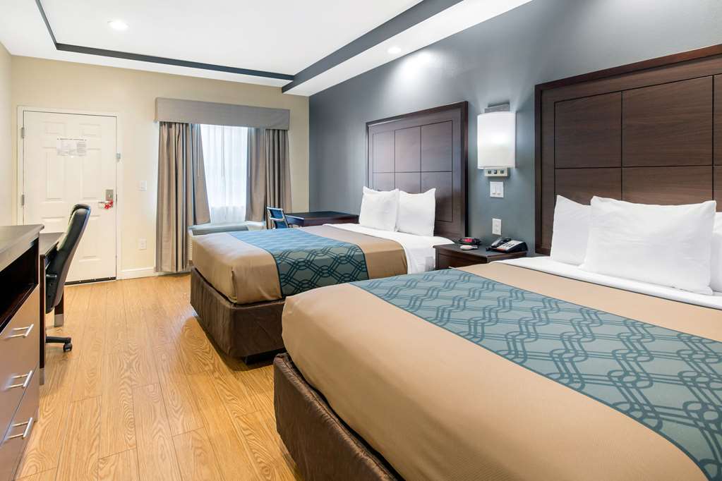Econo Lodge Inn & Suites Houston Willowbrook - photo 8