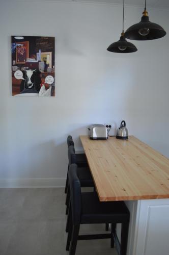Two Cow Cottage Bed & Breakfast — Keith — photo 2