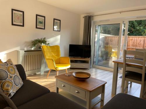 The Seagull with Driveway And Patio Garden — hotel in Whitstable