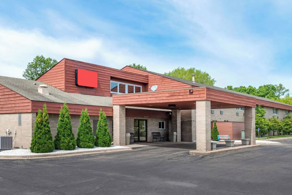 Coratel Inn & Suites By Jasper River Falls - featured photo
