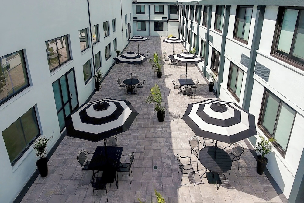 HomeTowne Studios by Red Roof & Conference Center Cortland - photo 38