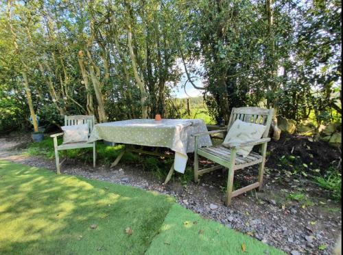 Hide and Sheep Shepherds Hut in Leek, United Kingdom