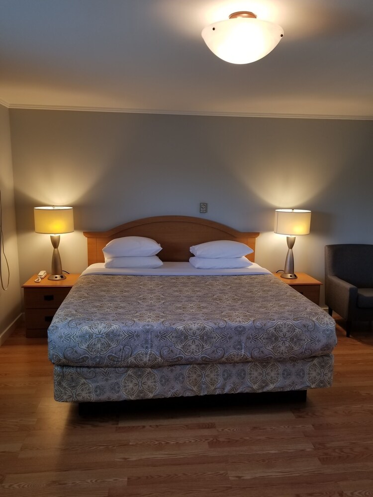 Beach Cove Waterfront Inn - photo 11