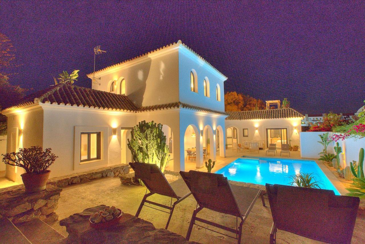 Villa Mas Tranquila a Stylish Villa with Pool 150 M From the Beach — 4-Star Luxury Hotel in Conil De La Frontera, Spain