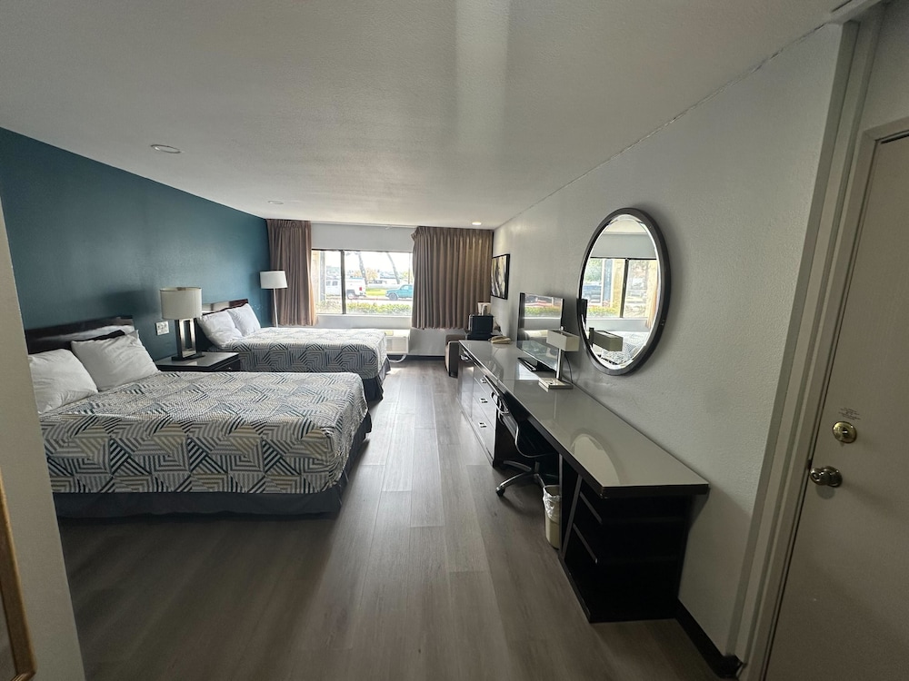 Portside Inn & Suites - photo 23
