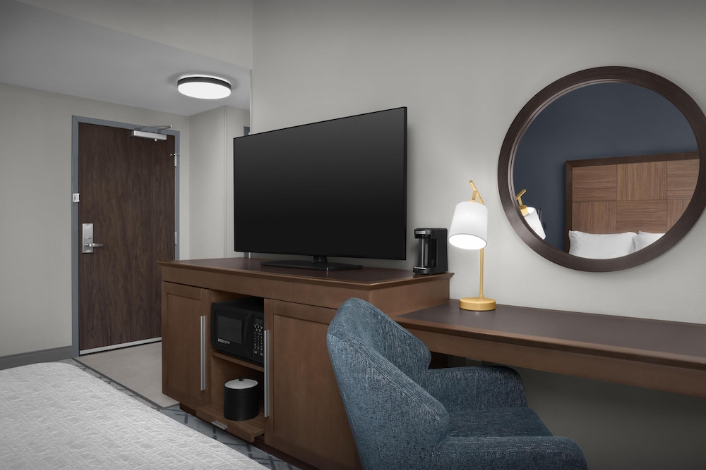 Hampton Inn Indianapolis Downtown Across from Circle Centre - photo 13