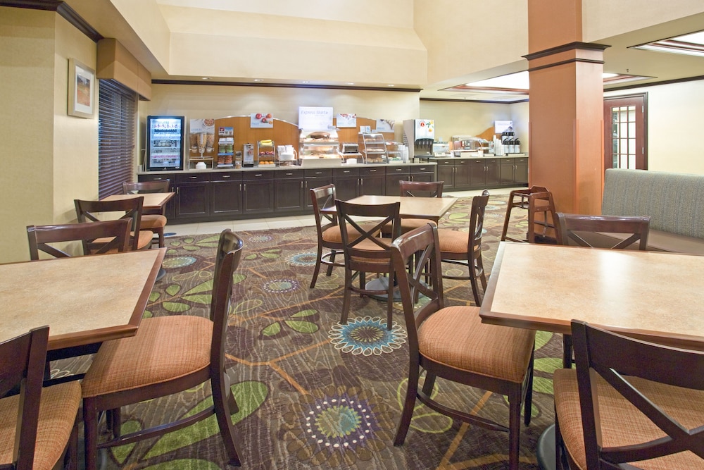 Holiday Inn Express & Suites Minot by IHG - photo 22