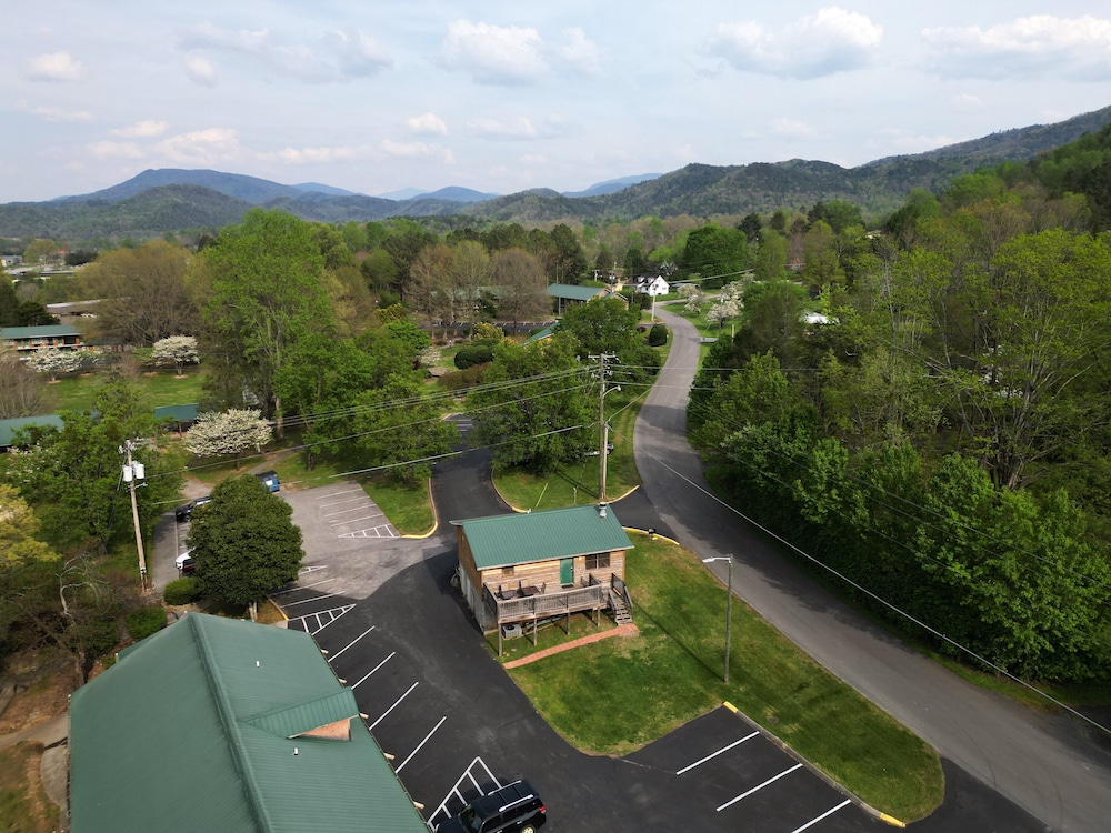 Tremont Lodge & Resort - photo 326