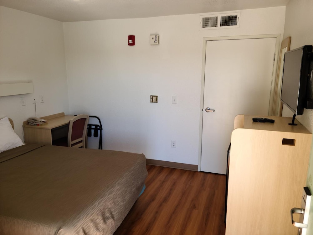 Motel 9 Las Cruces - photo 8