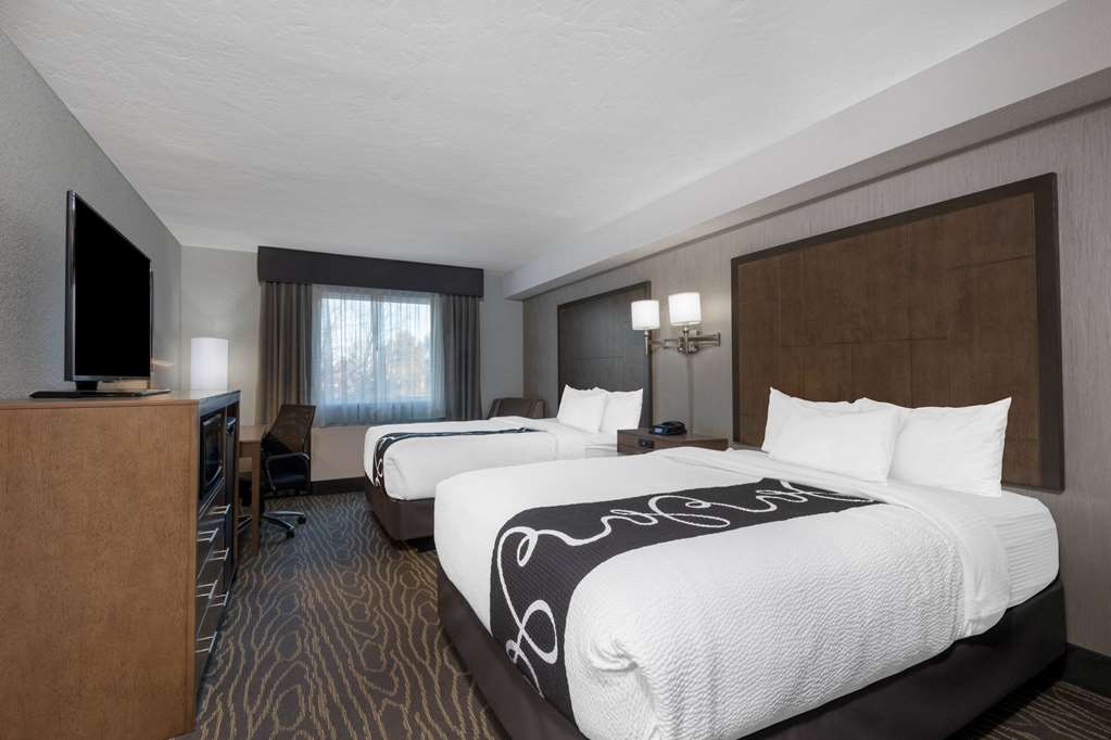 La Quinta Inn & Suites by Wyndham Anchorage Airport - photo 16