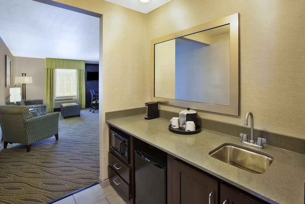 Hampton Inn & Suites Elyria - photo 14
