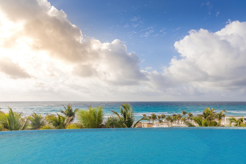 Infinity pool