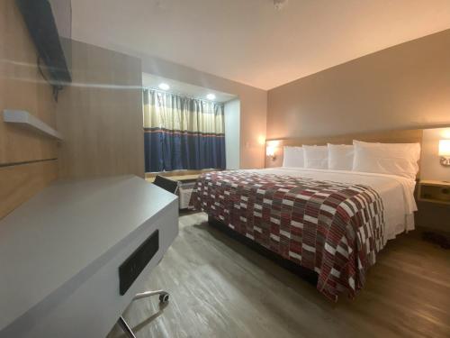 Microtel Inn & Suites by Wyndham Winston Salem - photo 13