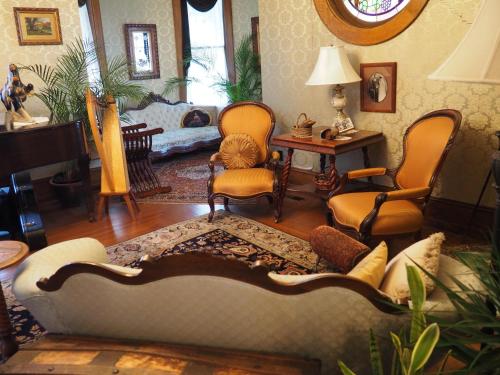 Old Consulate Inn - photo 18