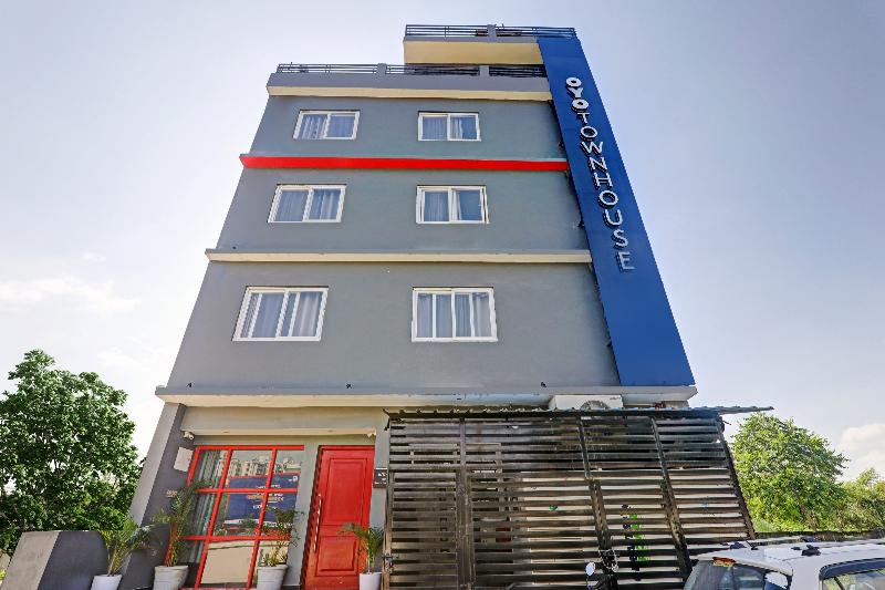 OYO 82658 Oyo Townhouse 122 Gomti Nagar Extension — 4-Star Luxury Hotel in Lucknow, India