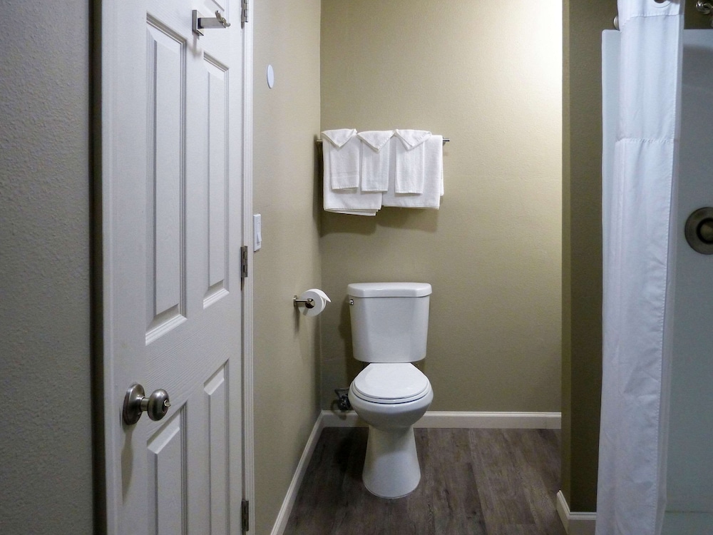 Rodeway Inn & Suites Ontario - photo 16