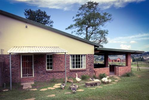 The Blow Inn Farmer Sunrise Cottage — 4-Star Luxury Hotel in Howick, South Africa