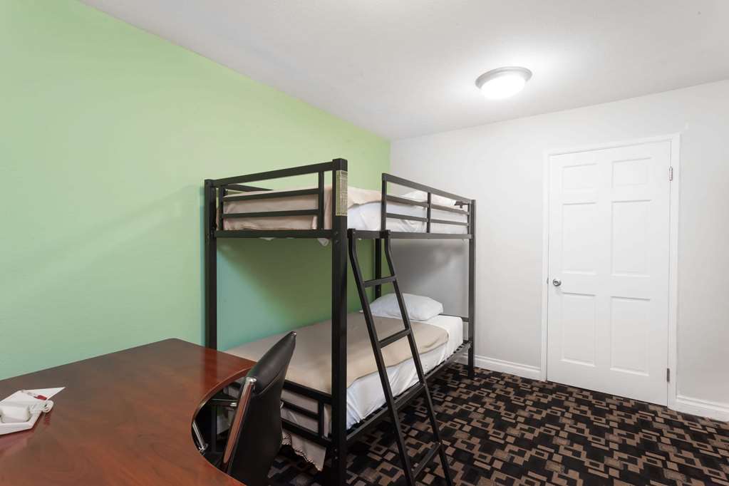 Ramada by Wyndham Oceanside - photo 6