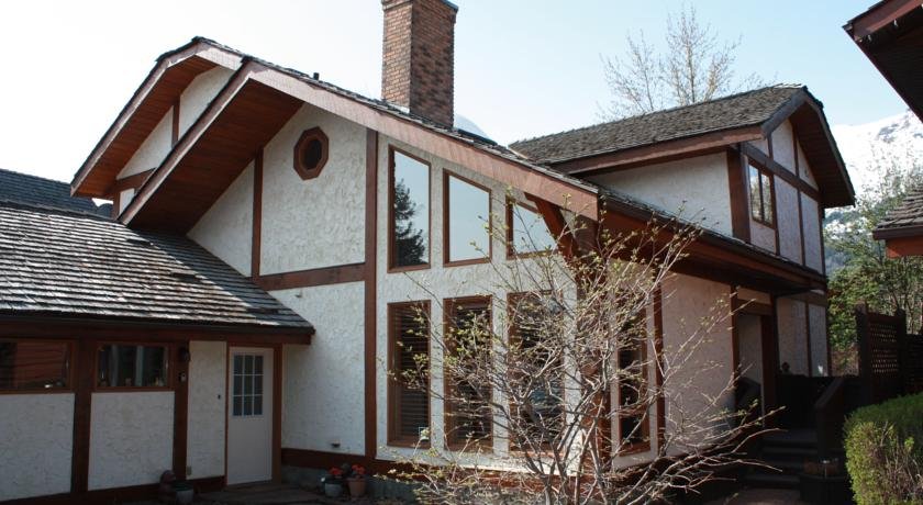 Bear Cub Lodging — hotel in Jasper Park Lodge
