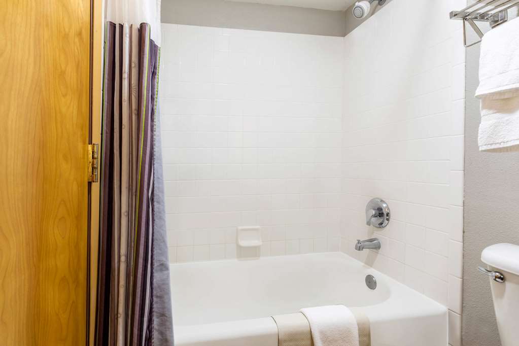 La Quinta Inn & Suites by Wyndham Vancouver - photo 19