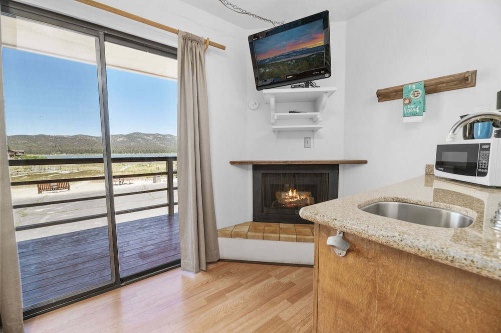 Big Bear Lakefront Lodge - photo 64