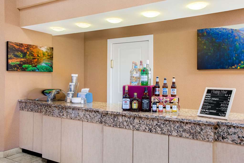 La Quinta Inn & Suites by Wyndham Springfield South - photo 39